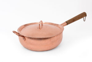 COBRE - FRIGIDEIRA COM TAMPA G MARTELADO