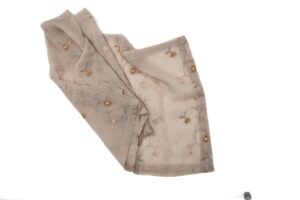 CAMINHO DE MESA ORGANZA BEGE BORDADA 3 X 0