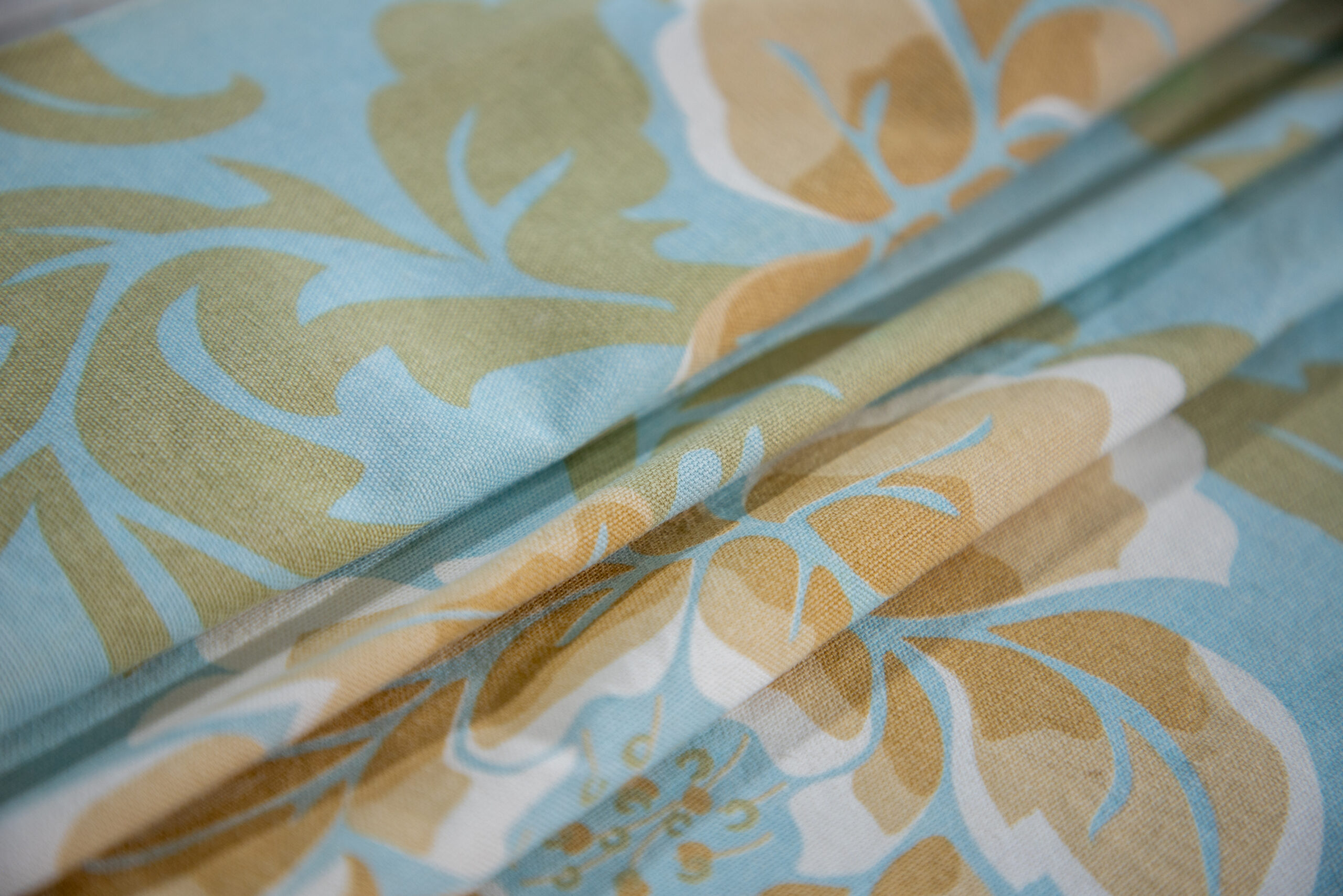 TOALHA QUAD. CRU / AZUL / FENDI FLOR 2,00M
